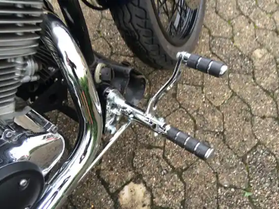 Sofort ! Super - SALE - 1 x am Lager MB vorverl. Fußrasten - 12 cm / Ness Style gefräst / chrom / YAMAHA XVS 650 Cus + Clas / ABE ! Heißes Angebot
