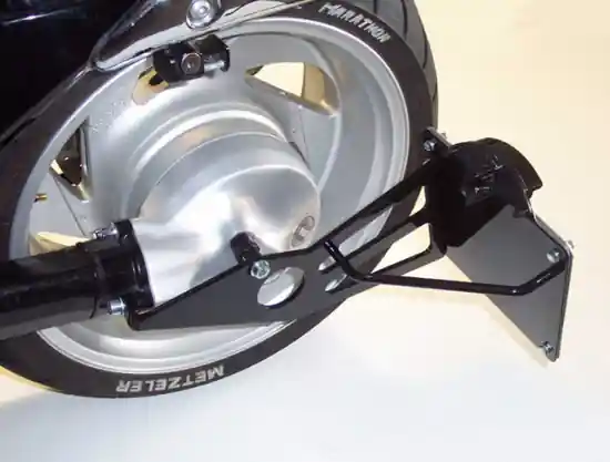 Preisreduziert seitl. MB - Kennzeichenhalter Kompl.-Set / schwarz - matt / Suzuki VZR 1800 M / M 1500 / VL 1500 / VL 800 / C / M / TÜV