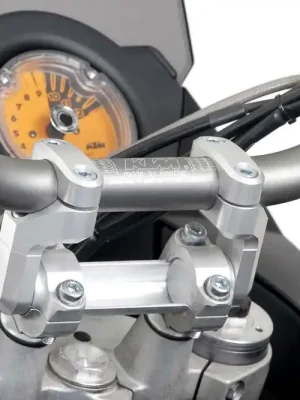 Preis Gesenkt SW-Motech Vario-Lenkerverlegung für Ø 28 mm Lenker Erhöhung/Verlegung variabel. Silbern.
