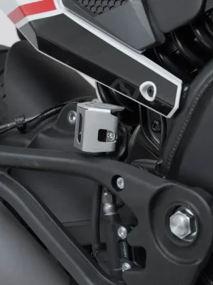 Sale SW-Motech Bremsflüssigkeitsbehälter-Schutz Silbern. BMW-, Ducati-, KTM-, Husqvarna-Modelle.