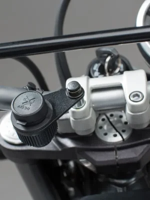 Neue Kollektion SW-Motech Befestigungsblech für Zigarettenanzünder M8 Für Lenkeraufnahme mit Schraube M8.