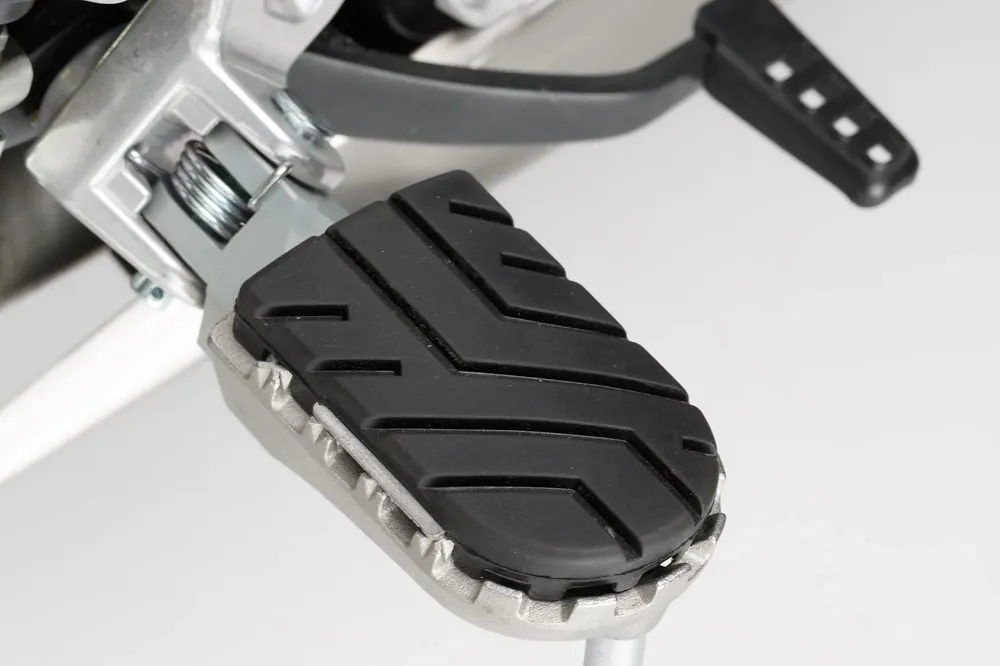 SW-Motech ION Fußrasten-Kit Schwarz. Honda / BMW / Triumph / Voge - Modelle. Echt